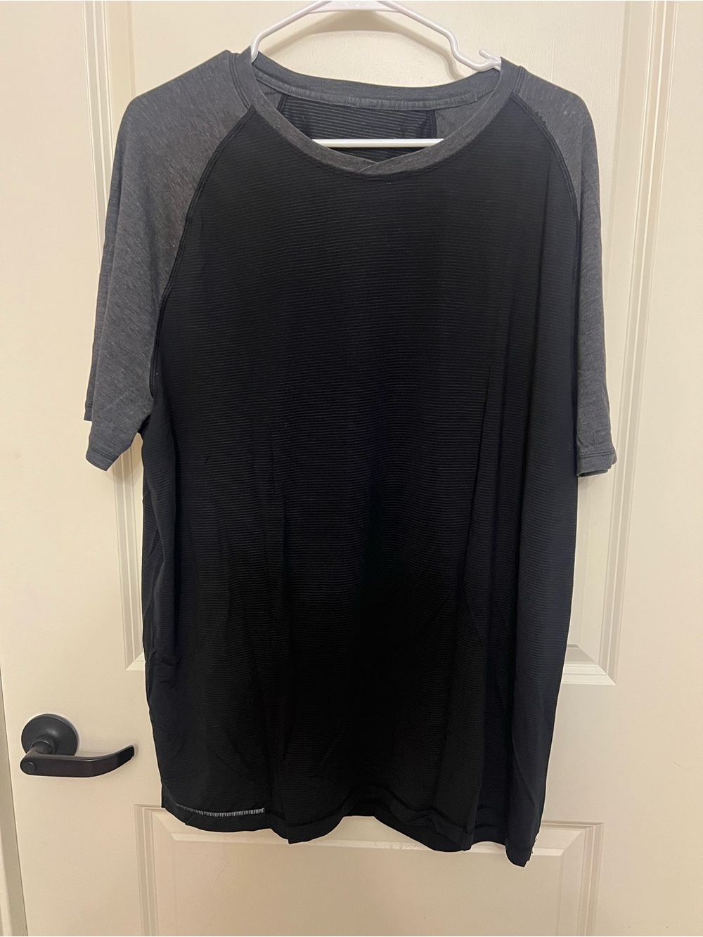 Lulu Lemon Men's Black & Gray Raglan Short Sleeve Shirt